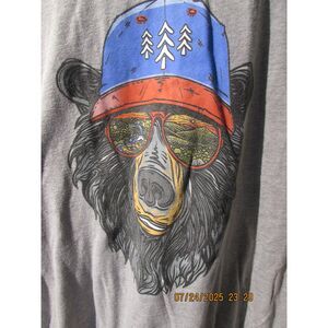 Wild tribute size m grizzly bear t-shirt bear with hat gray men's shirt